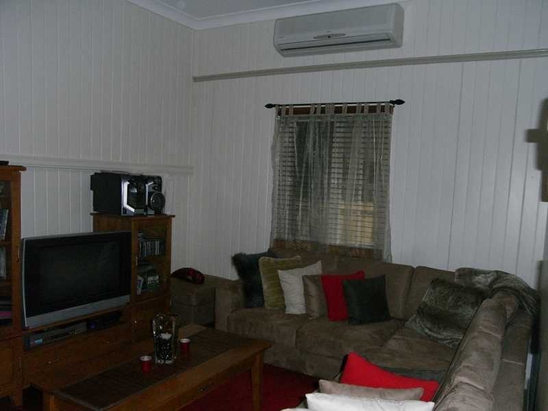 4 Moreton Tce, Beachmere QLD 4510