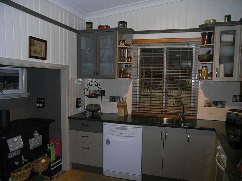 4 Moreton Tce, Beachmere QLD 4510