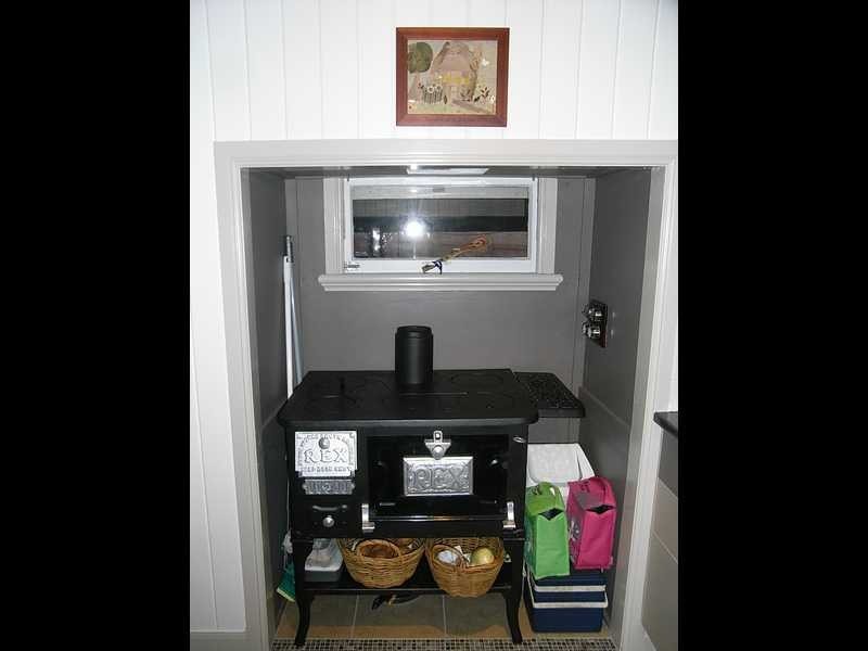 4 Moreton Tce, Beachmere QLD 4510