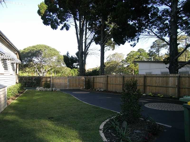 4 Moreton Tce, Beachmere QLD 4510