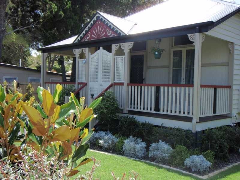 4 Moreton Tce, Beachmere QLD 4510