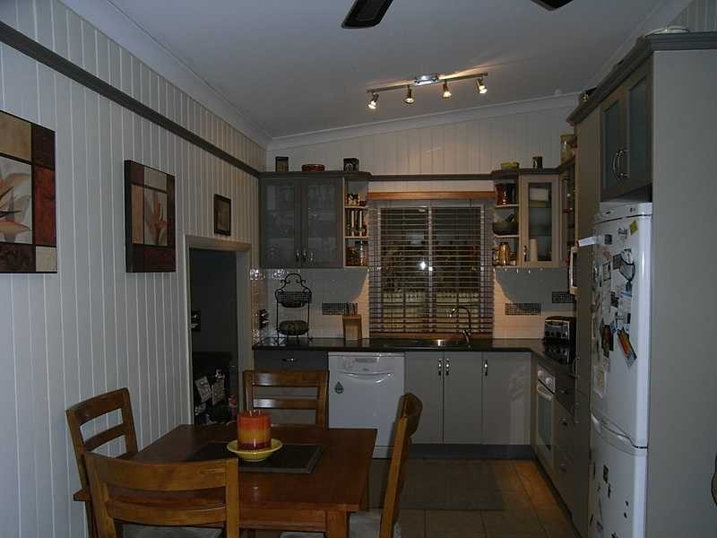 4 Moreton Tce, Beachmere QLD 4510