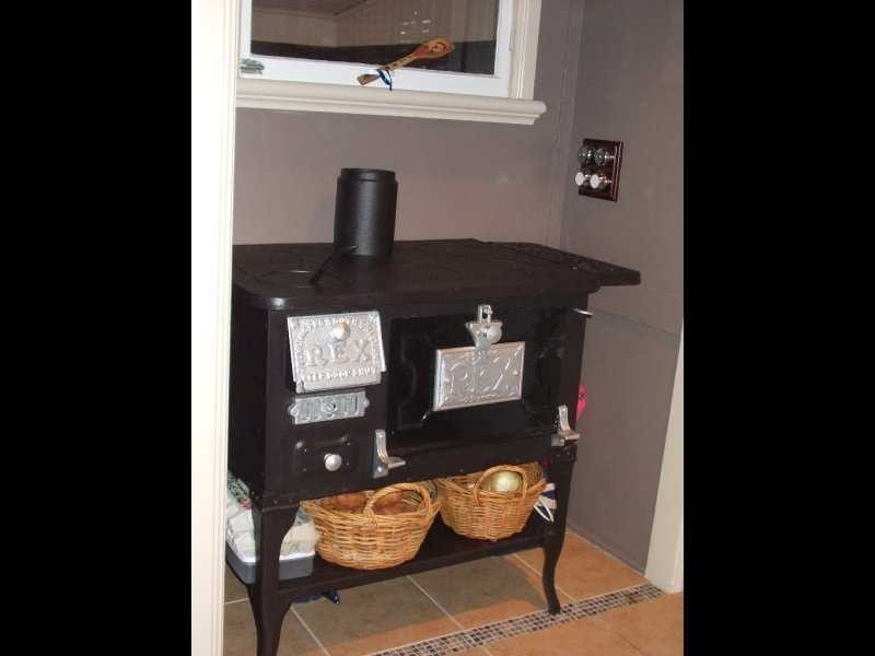 4 Moreton Tce, Beachmere QLD 4510