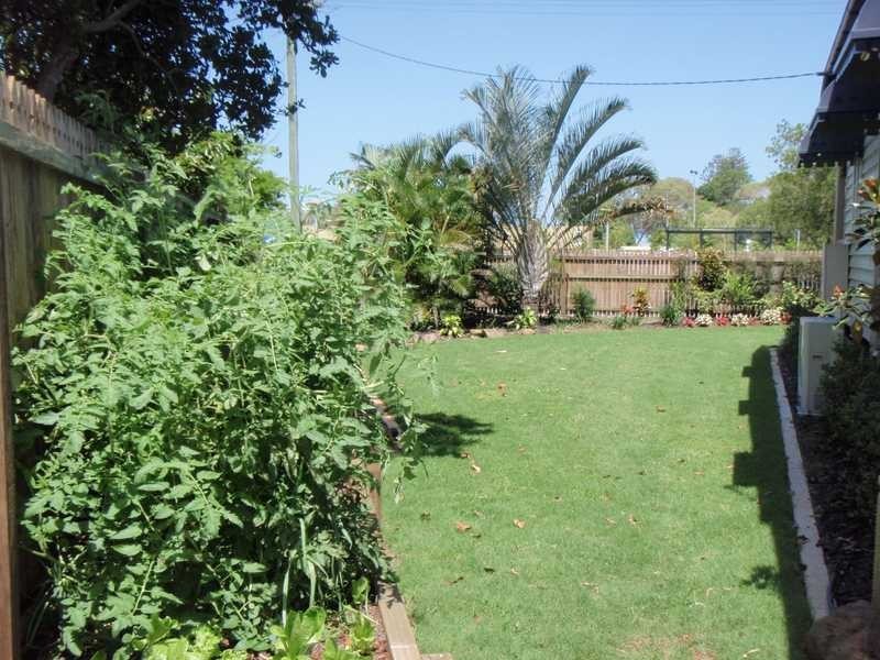 4 Moreton Tce, Beachmere QLD 4510