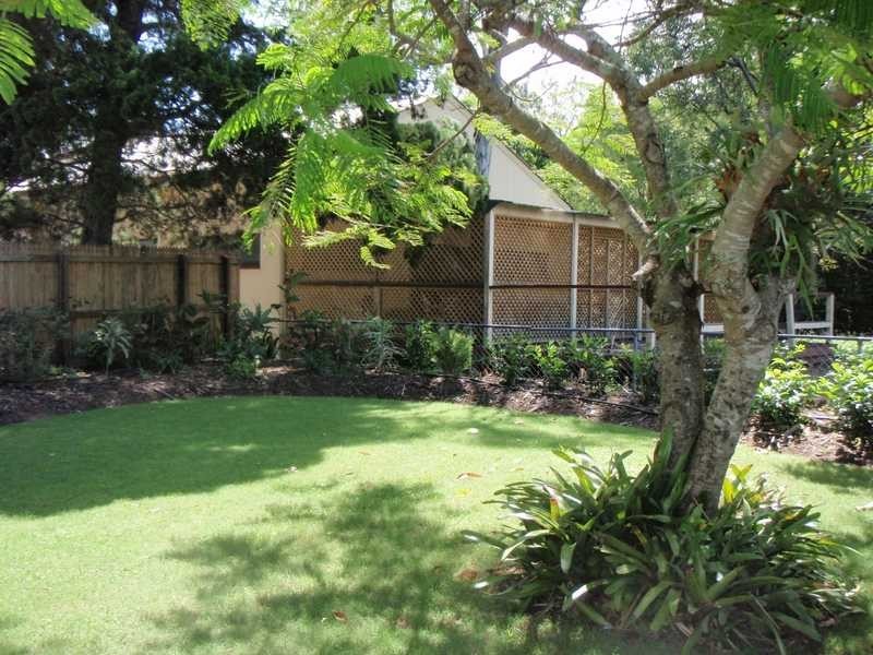 4 Moreton Tce, Beachmere QLD 4510