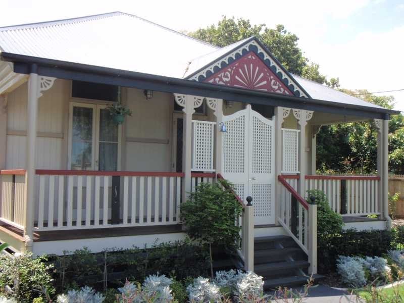 4 Moreton Tce, Beachmere QLD 4510