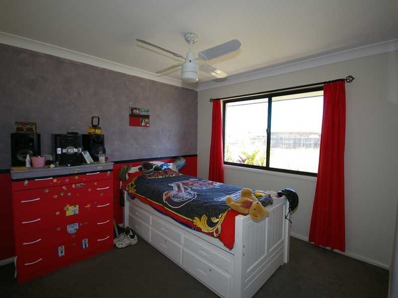 1 Adam Court, Beachmere QLD 4510