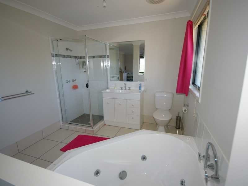 1 Adam Court, Beachmere QLD 4510