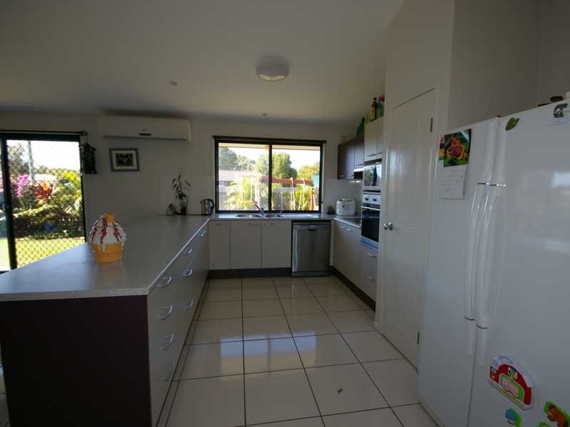 1 Adam Court, Beachmere QLD 4510