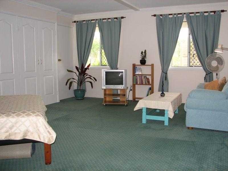 9 Intrepid Court, Beachmere QLD 4510