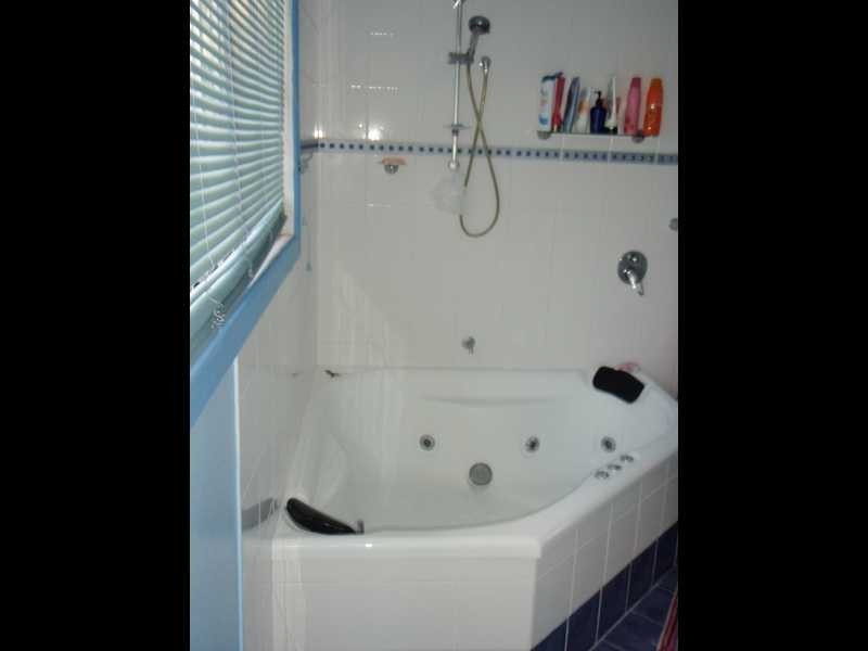 79 Biggs Ave, Beachmere QLD 4510