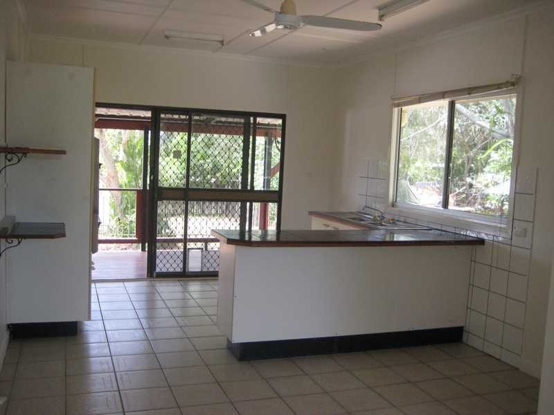 860 Beachmere Road, Beachmere QLD 4510