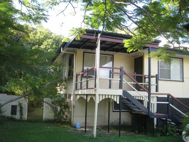 860 Beachmere Road, Beachmere QLD 4510