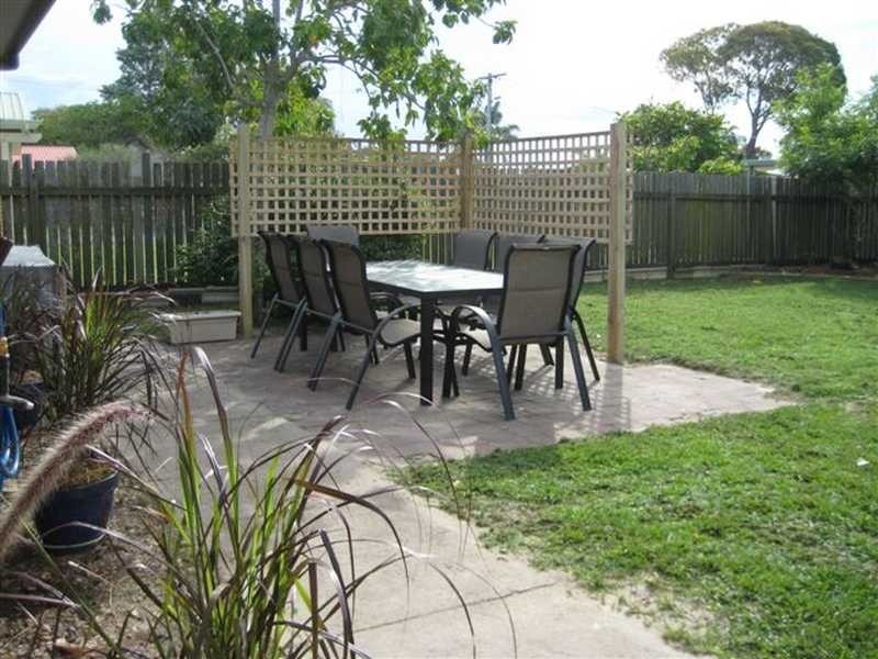 4 Moatah Drive, Beachmere QLD 4510