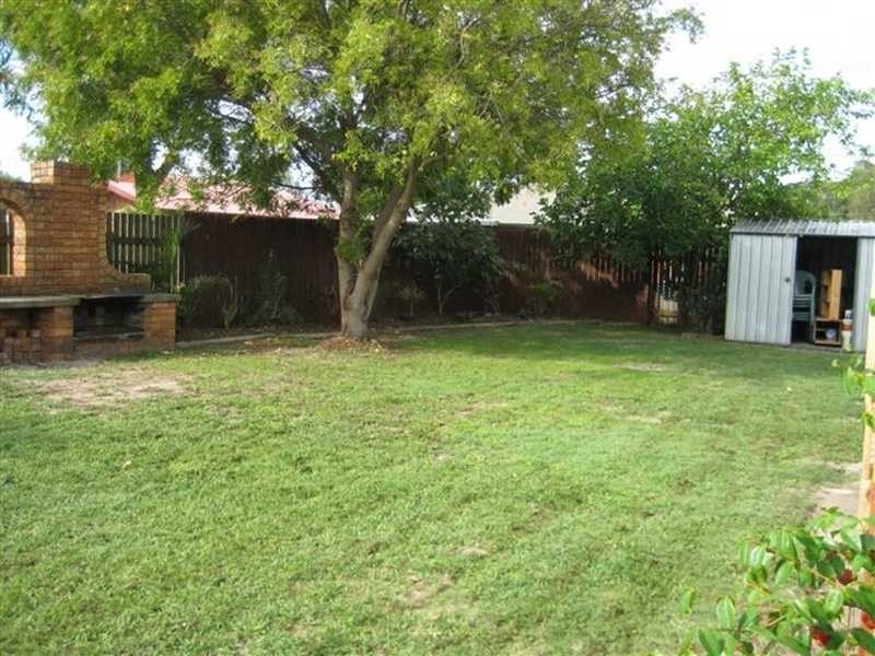 4 Moatah Drive, Beachmere QLD 4510