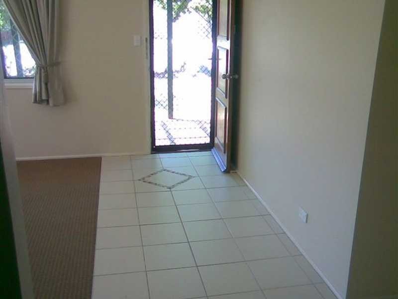 4 Moatah Drive, Beachmere QLD 4510