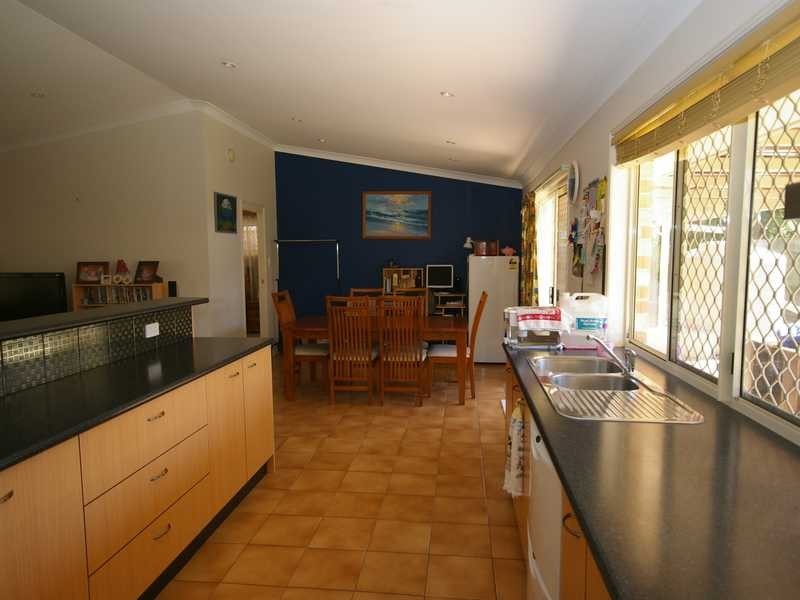 4 Spray Court, Beachmere QLD 4510