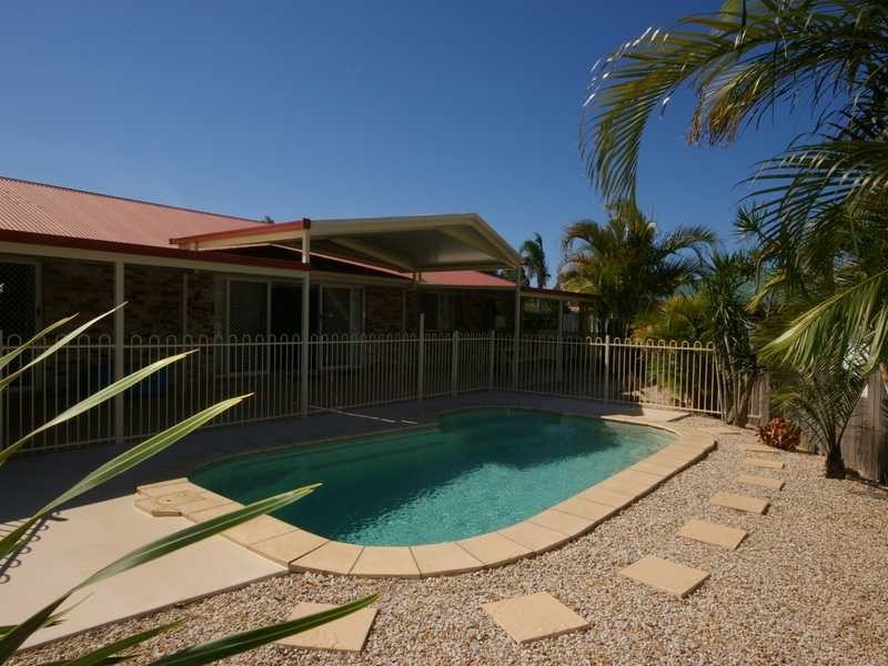 4 Spray Court, Beachmere QLD 4510