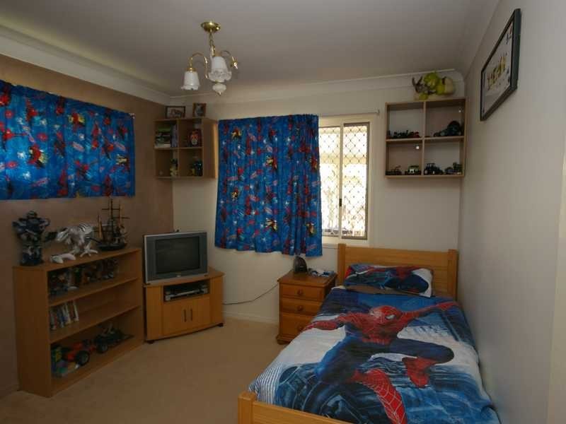 4 Spray Court, Beachmere QLD 4510