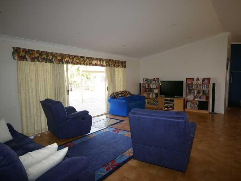 4 Spray Court, Beachmere QLD 4510