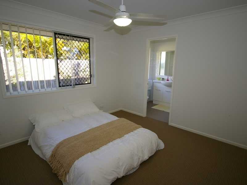 3/5 Weeroona Avenue, Beachmere QLD 4510