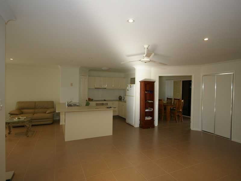 3/5 Weeroona Avenue, Beachmere QLD 4510