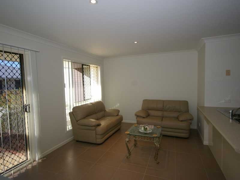 3/5 Weeroona Avenue, Beachmere QLD 4510