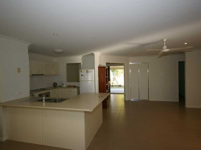 3/5 Weeroona Avenue, Beachmere QLD 4510