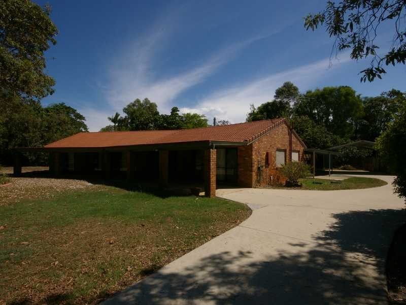 18 Randolph Street, Beachmere QLD 4510