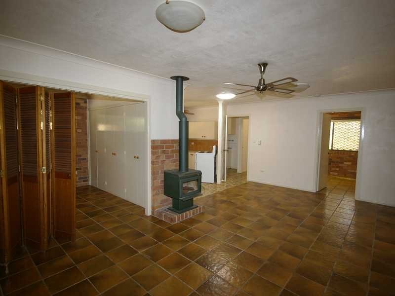 18 Randolph Street, Beachmere QLD 4510