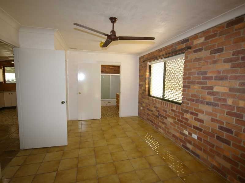 18 Randolph Street, Beachmere QLD 4510