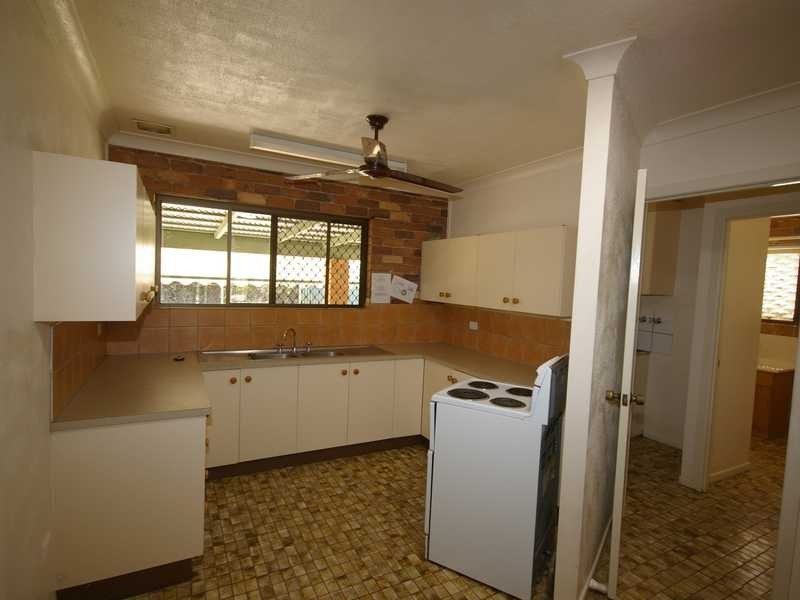 18 Randolph Street, Beachmere QLD 4510