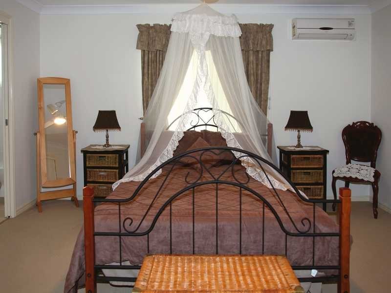 14 Weeroona Avenue, Beachmere QLD 4510