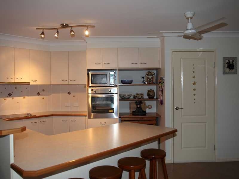 14 Weeroona Avenue, Beachmere QLD 4510