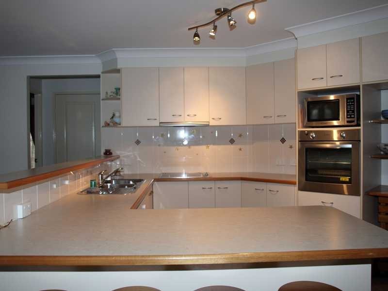 14 Weeroona Avenue, Beachmere QLD 4510