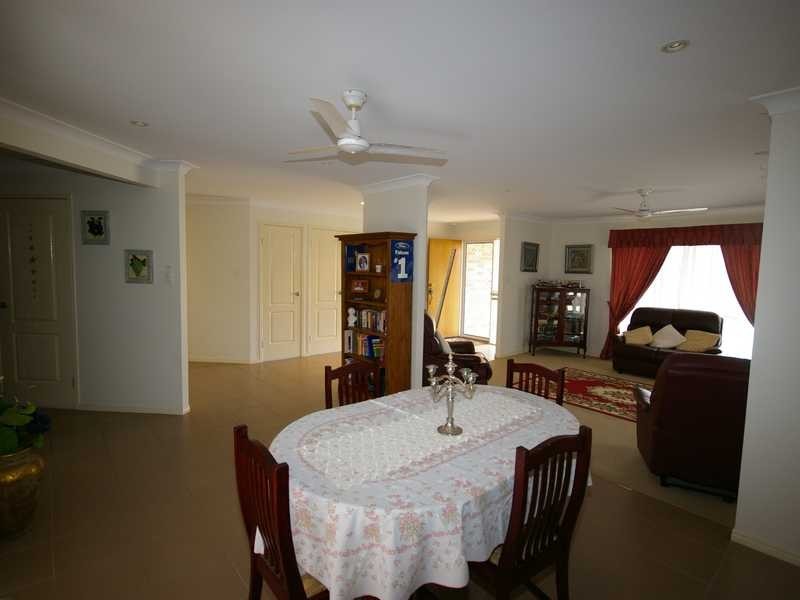 14 Weeroona Avenue, Beachmere QLD 4510