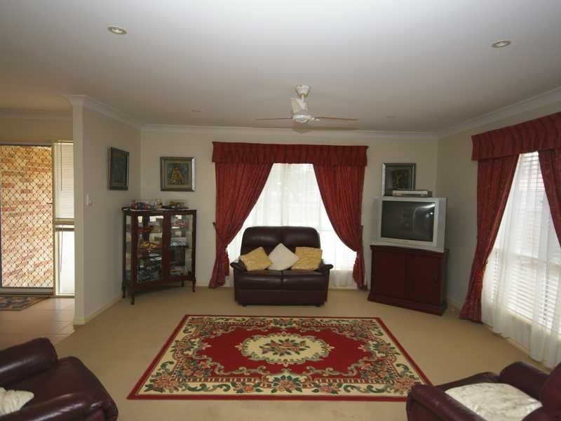 14 Weeroona Avenue, Beachmere QLD 4510