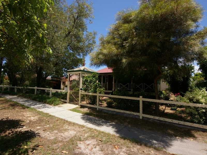 6 Elizabeth Street, Beachmere QLD 4510