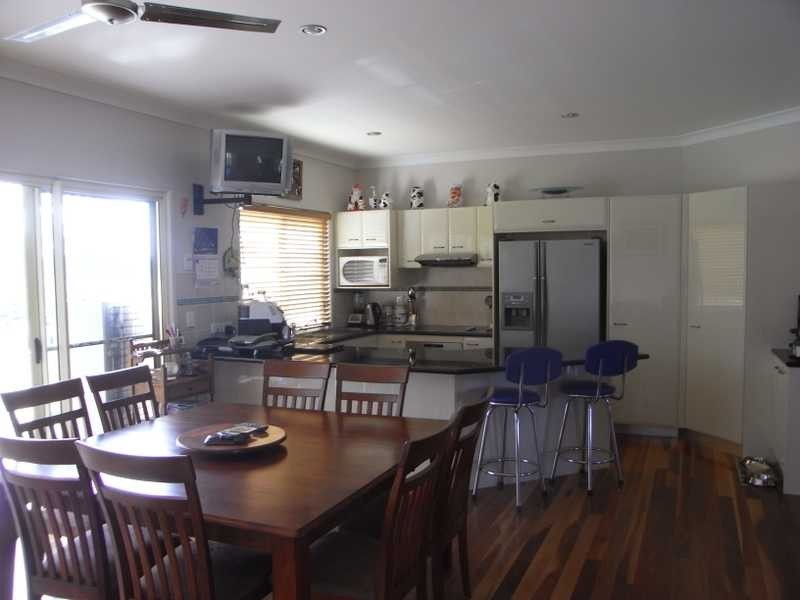 786 Beachmere Road, Beachmere QLD 4510