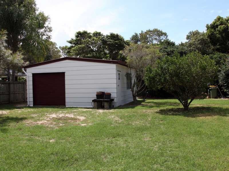 6 Whiting Street, Beachmere QLD 4510