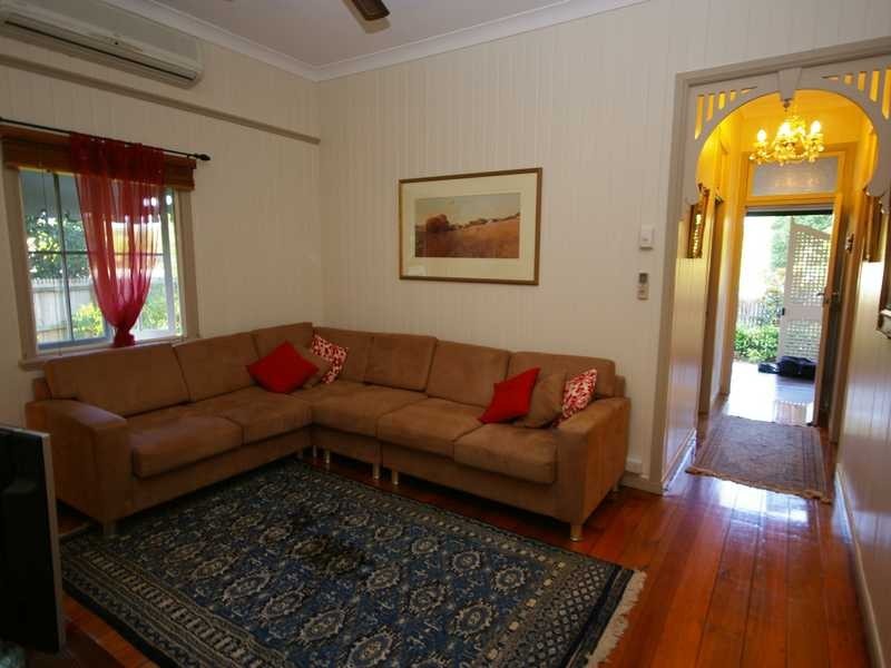 4 Moreton Terrace, Beachmere QLD 4510