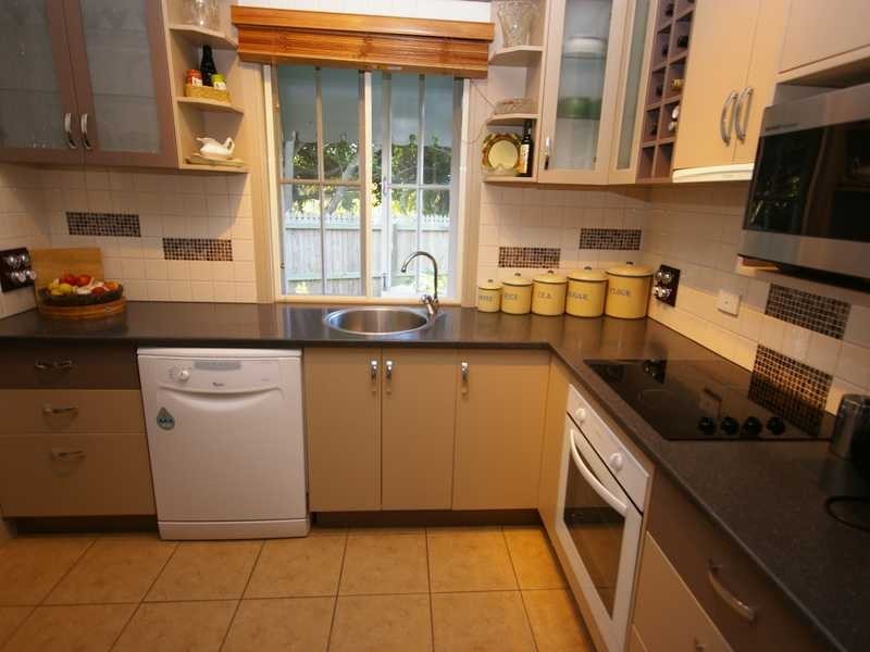 4 Moreton Terrace, Beachmere QLD 4510