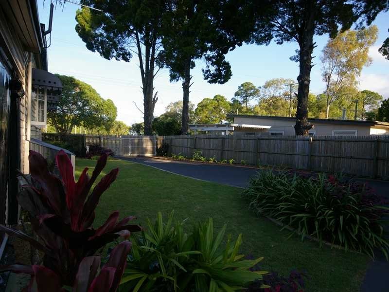 4 Moreton Terrace, Beachmere QLD 4510