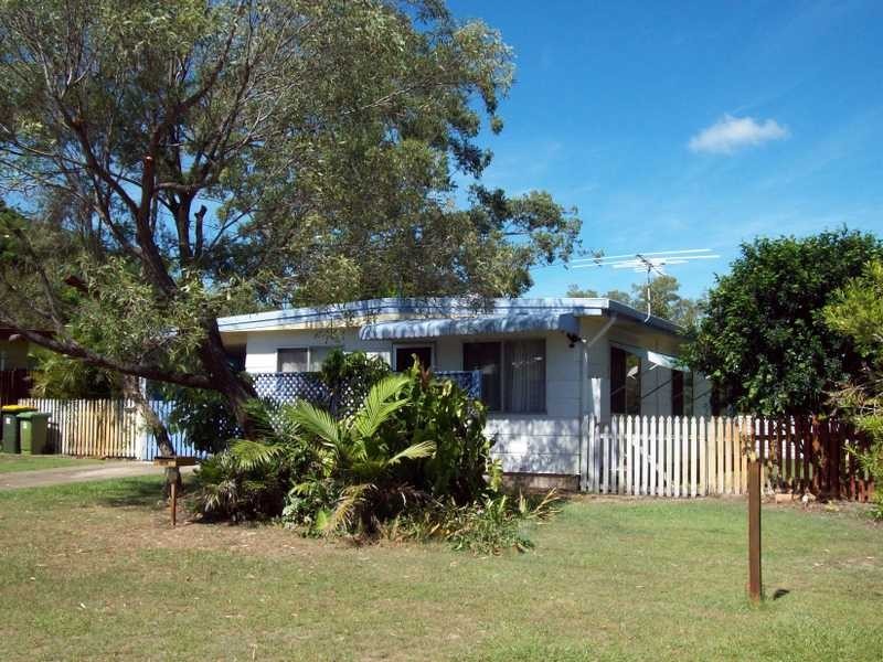 32 Dwyer Street, Beachmere QLD 4510