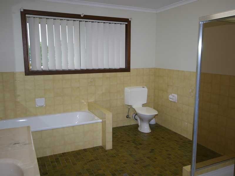 1 Lalroy Street, Beachmere QLD 4510