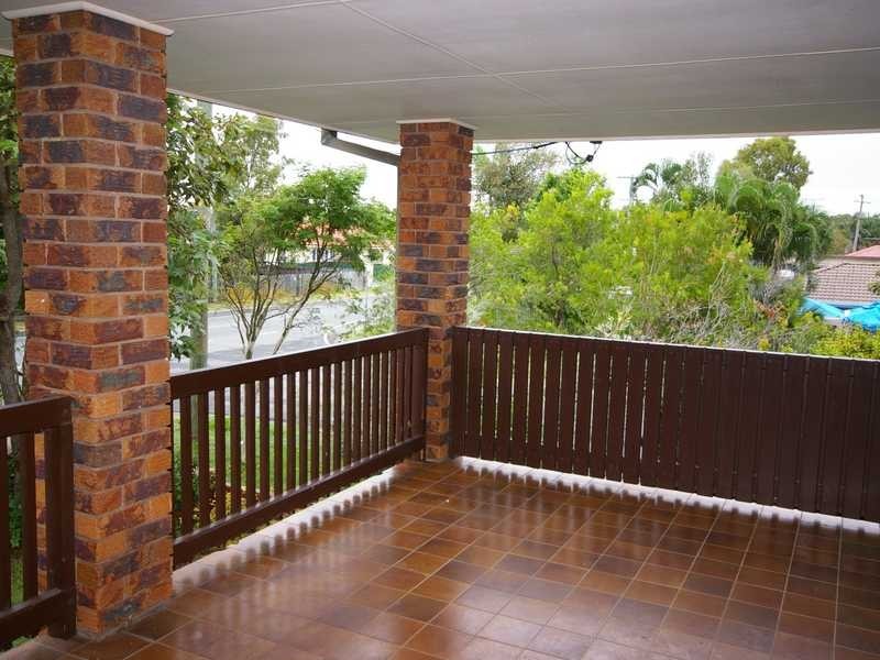 1 Lalroy Street, Beachmere QLD 4510