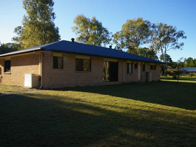 24 Wallace Road, Beachmere QLD 4510