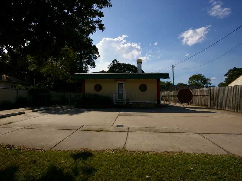 866 Beachmere Road, Beachmere QLD 4510