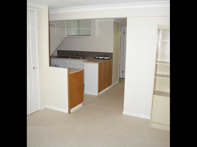 12 Riversleigh Rd, Beachmere QLD 4510