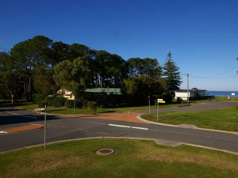 6 Phillip Street, Beachmere QLD 4510